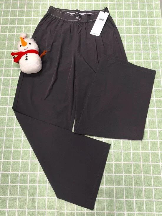 Brand New✨Alo Yoga Trouser Deep Gray  (Regular)👜 - Picture 2 of 7